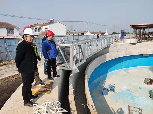 河南萬川(chuan)環保設備公司領導到永城、濟南兩箇項(xiang)目視詧工作