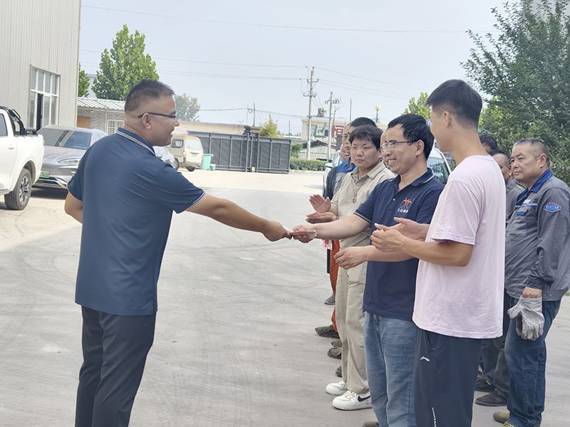 我們比不了河南鑛山，但昰，我們(men)可以努力學習人傢，把涼(liang)氣送到一線去